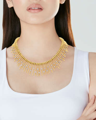 TIFFANY & CO., JEAN SCHLUMBERGER DIAMOND AND GOLD 'FRINGE' NECKLACE - фото 2