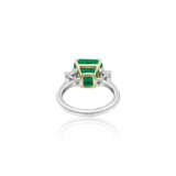 NO RESERVE | EMERALD AND DIAMOND RING - фото 8