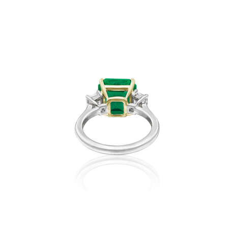 NO RESERVE | EMERALD AND DIAMOND RING - фото 8