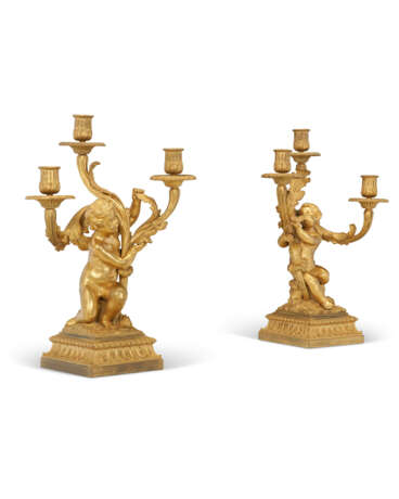A PAIR OF FRENCH ORMOLU TWO-BRANCH CANDELABRA - фото 2