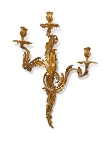 A SET OF FOUR FRENCH ORMOLU THREE-BRANCH WALL LIGHTS - photo 4