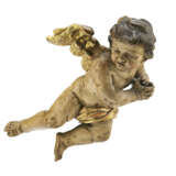 A CARVED PARCEL-GILT POLYCHROMED FIGURE OF A WINGED PUTTO - фото 2