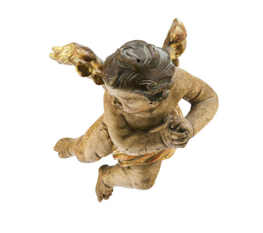 A CARVED PARCEL-GILT POLYCHROMED FIGURE OF A WINGED PUTTO - фото 4