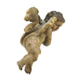 A CARVED PARCEL-GILT POLYCHROMED FIGURE OF A WINGED PUTTO - фото 8