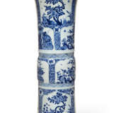 A LARGE CHINESE BLUE AND WHITE PORCELAIN BEAKER VASE - photo 2