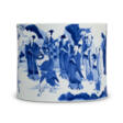 A CHINESE BLUE AND WHITE PORCELAIN BRUSHPOT - Auktionsarchiv