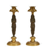 A PAIR OF DIRECTOIRE ORMOLU AND PATINATED BRONZE CANDLESTICKS - фото 2