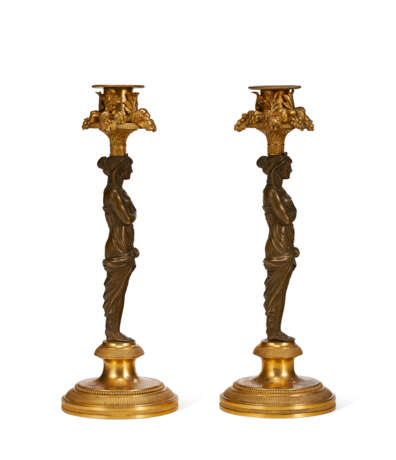 A PAIR OF DIRECTOIRE ORMOLU AND PATINATED BRONZE CANDLESTICKS - фото 4