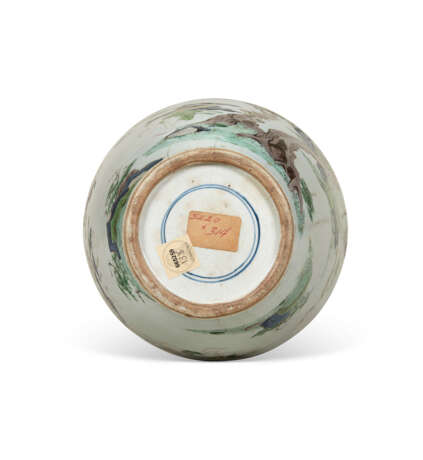 A CHINESE FAMILLE VERTE PORCELAIN OVOID VASE - фото 5