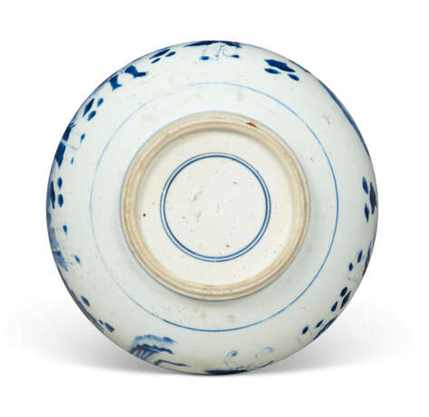 A CHINESE BLUE AND WHITE PORCELAIN BOMB&#201;-FORM CENSER - фото 5