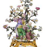 A LOUIS XV ORMOLU AND TOLE-PEINTE-MOUNTED DERBY PORCELAIN CHINOISERIE FIGURE GROUP EMBLEMATIC OF TASTE - фото 1