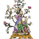 A LOUIS XV ORMOLU AND TOLE-PEINTE-MOUNTED DERBY PORCELAIN CHINOISERIE FIGURE GROUP EMBLEMATIC OF TASTE - photo 2