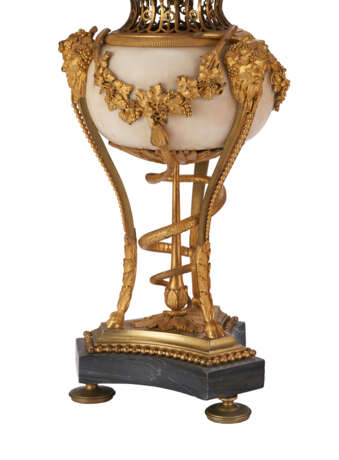 A PAIR OF LATE LOUIS XVI ORMOLU AND WHITE MARBLE CANDELABRA - фото 4