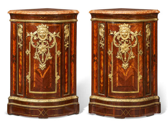 A PAIR OF REGENCE ORMOLU-MOUNTED AMARANTH AND BOIS SATINE ENCOIGNURES - photo 2