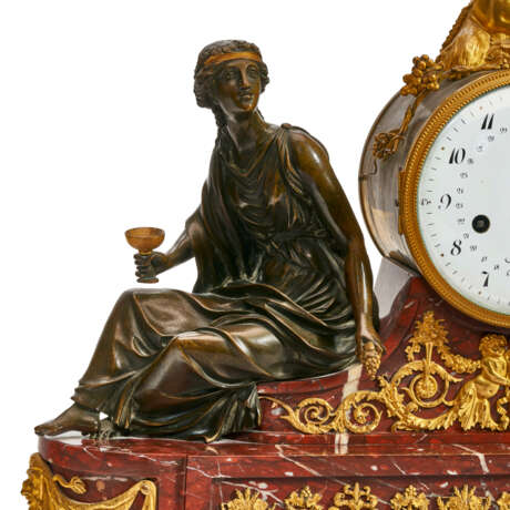 A LATE LOUIS XVI ORMOLU-MOUNTED ROUGE GRIOTTE MARBLE AND PATINATED-BRONZE MANTEL CLOCK - photo 5