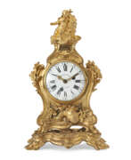 Periode von Ludwig XV.. A LOUIS XV ORMOLU MANTEL CLOCK