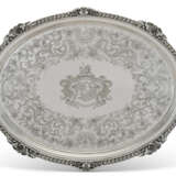 A GEORGE III SILVER TWO-HANDLED FOOTED TRAY - Foto 1