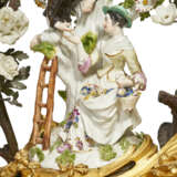A LOUIS XV MEISSEN AND FRENCH PORCELAIN-MOUNTED ORMOLU AND TOLE PEINTE MANTEL CLOCK - фото 4
