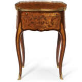 A LOUIS XV ORMOLU-MOUNTED TULIPWOOD AND KINGWOOD BOIS DE BOUT MARQUETRY TABLE A ECRIRE - photo 2
