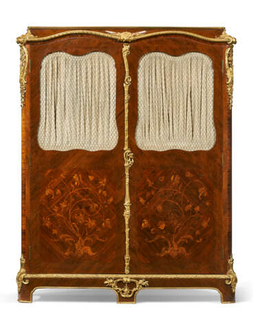 A FRENCH ORMOLU-MOUNTED, TULIPWOOD AND AMARANTH MARQUETRY ARMOIRE - photo 2