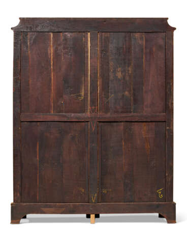 A FRENCH ORMOLU-MOUNTED, TULIPWOOD AND AMARANTH MARQUETRY ARMOIRE - photo 4