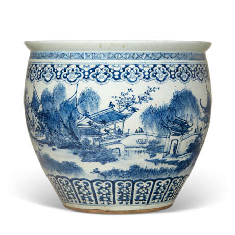 A LARGE CHINESE BLUE AND WHITE PORCELAIN JARDINI&#200;RE - фото 3