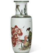 Ваза. A CHINESE FAMILLE VERTE PORCELAIN ROULEAU VASE