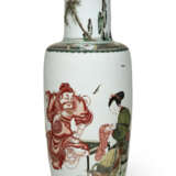 A CHINESE FAMILLE VERTE PORCELAIN ROULEAU VASE - photo 1