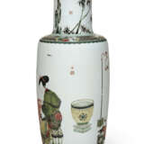 A CHINESE FAMILLE VERTE PORCELAIN ROULEAU VASE - photo 2