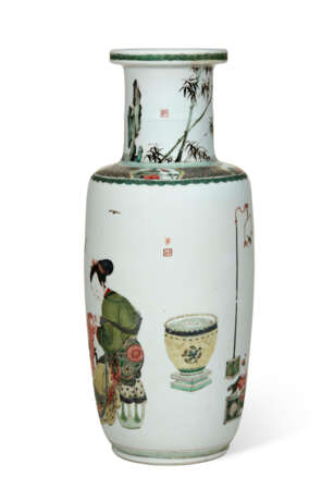 A CHINESE FAMILLE VERTE PORCELAIN ROULEAU VASE - фото 2