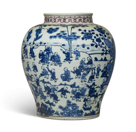 A LARGE CHINESE BLUE AND WHITE PORCELAIN BALUSTER JAR - фото 1