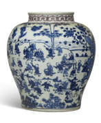Wanli period. A LARGE CHINESE BLUE AND WHITE PORCELAIN BALUSTER JAR