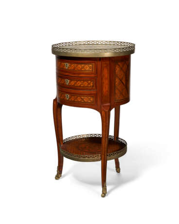 A LATE LOUIS XV ORMOLU-MOUNTED TULIPWOOD, PARQUETRY AND MARQUETRY TABLE EN CHIFFONNIERE - фото 2