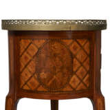 A LATE LOUIS XV ORMOLU-MOUNTED TULIPWOOD, PARQUETRY AND MARQUETRY TABLE EN CHIFFONNIERE - фото 4
