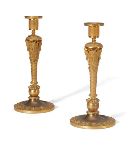 A PAIR OF RUSSIAN ORMOLU CANDLESTICKS - фото 1