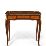 A LOUIS XV ORMOLU-MOUNTED TULIPWOOD, KINGWOOD, AMARANTH AND BOIS DE BOUT MARQUETRY TABLE A ECRIRE - photo 2