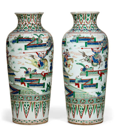 A PAIR OF LARGE CHINESE FAMILLE VERTE PORCELAIN TAPERING CYLINDRICAL VASES - фото 3