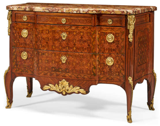 A LATE LOUIS XV ORMOLU-MOUNTED KINGWOOD, TULIPWOOD, AMARANTH AND PARQUETRY COMMODE - фото 1