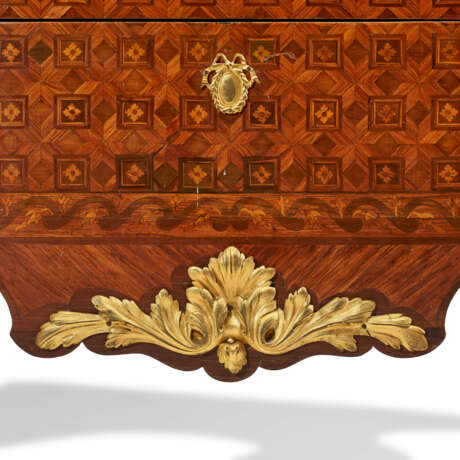 A LATE LOUIS XV ORMOLU-MOUNTED KINGWOOD, TULIPWOOD, AMARANTH AND PARQUETRY COMMODE - photo 6