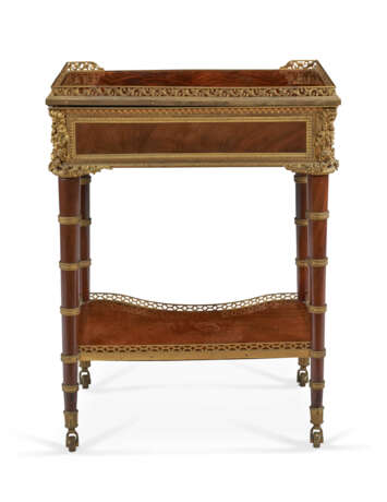 A FRENCH ORMOLU-MOUNTED MAHOGANY OCCASIONAL TABLE - фото 4