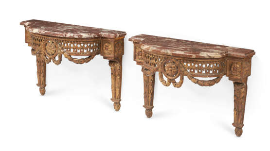 A PAIR OF LOUIS XVI GILTWOOD HANGING CONSOLES - фото 2