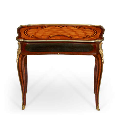 A LOUIS XV ORMOLU-MOUNTED TULIPWOOD, BOIS SATINE AND AMARANTH MARQUETRY TABLE A ECRIRE - photo 2