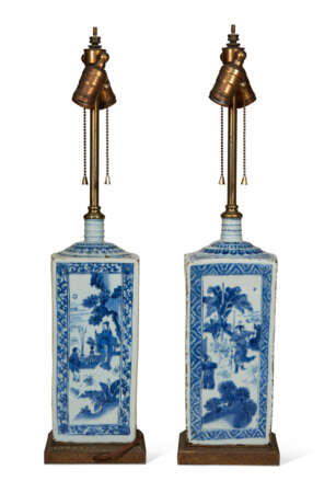 A PAIR OF CHINESE BLUE AND WHITE PORCELAIN BOTTLES, MOUNTED AS LAMPS - photo 3