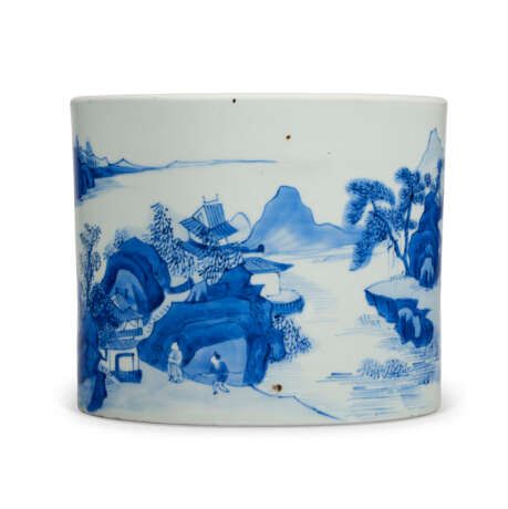 A CHINESE BLUE AND WHITE PORCELAIN BRUSHPOT - photo 4