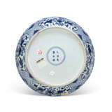 A CHINESE BLUE AND WHITE PORCELAIN CIRCULAR BOX AND COVER - photo 3