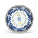 A CHINESE BLUE AND WHITE PORCELAIN BOWL - Foto 3