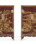 Кабинетный шкаф. A PAIR OF CHINESE GILT BROWN LACQUER CABINETS