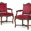 A PAIR OF REGENCE WALNUT AND BEECHWOOD FAUTEUILS - Archives des enchères