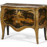 A FRENCH ORMOLU-MOUNTED BLACK AND GILT JAPANNED COMMODE - фото 3