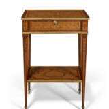 A LOUIS XVI ORMOLU-MOUNTED TULIPWOOD, CITRONNIER, PARQUETRY AND MARQUETRY TABLE A ECRIRE - Foto 1